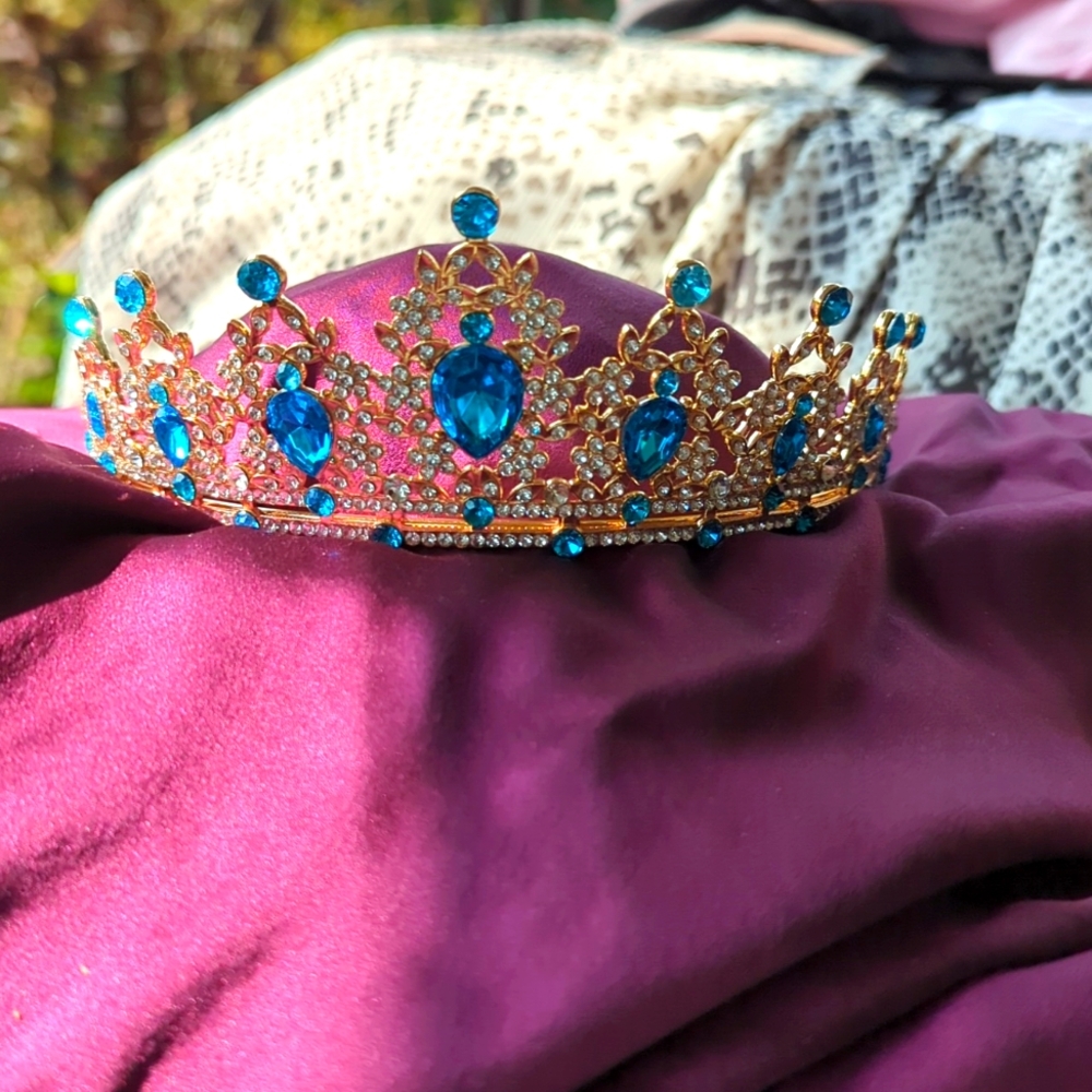 NWT 🧚Fairy Princess Tiara🧚 👑 AQUA CZs in GOLD 🩵DEMURE 🩰 BALLET STYLE CROWN